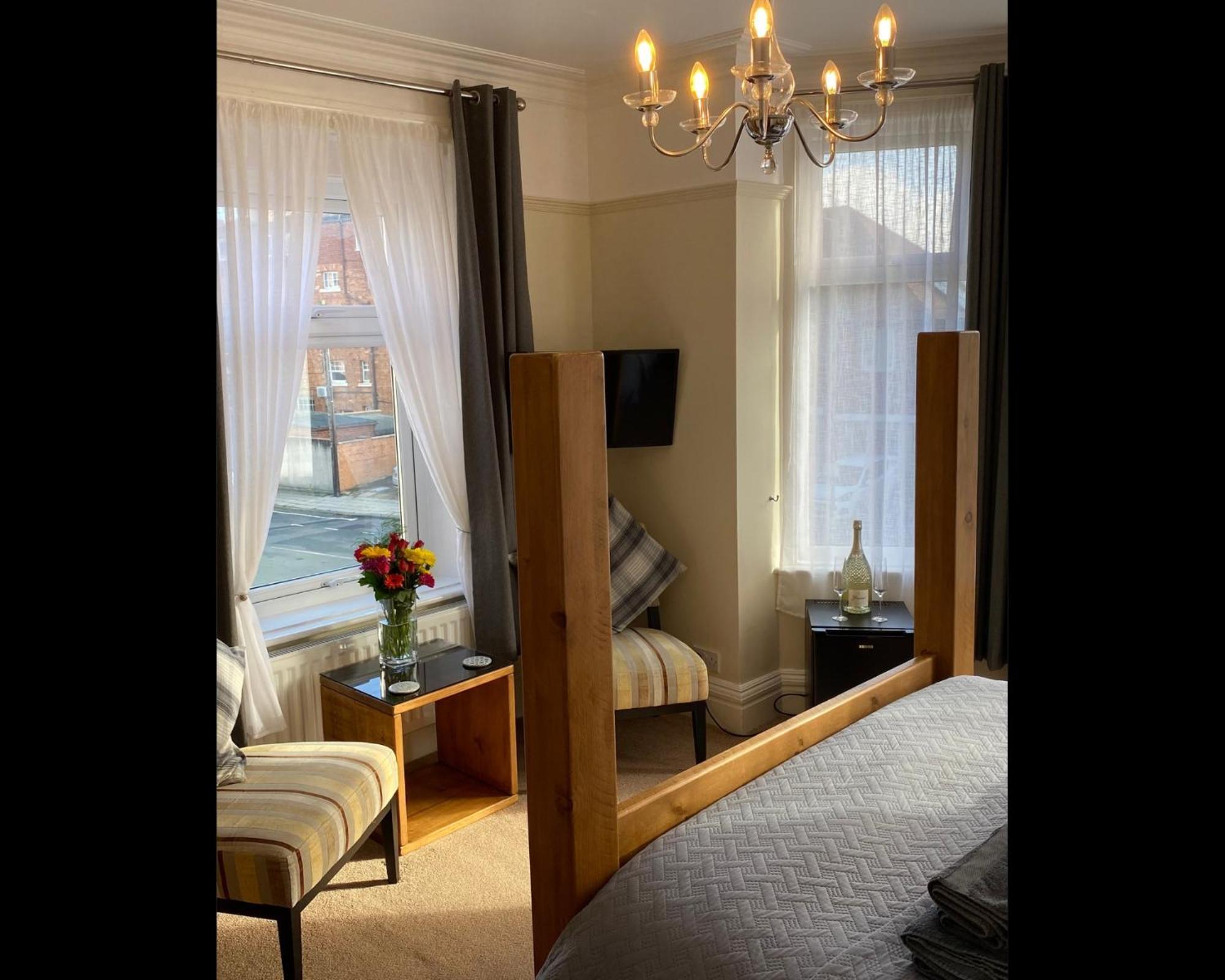 The Whalebone Arch Hotel Whitby Eksteriør billede