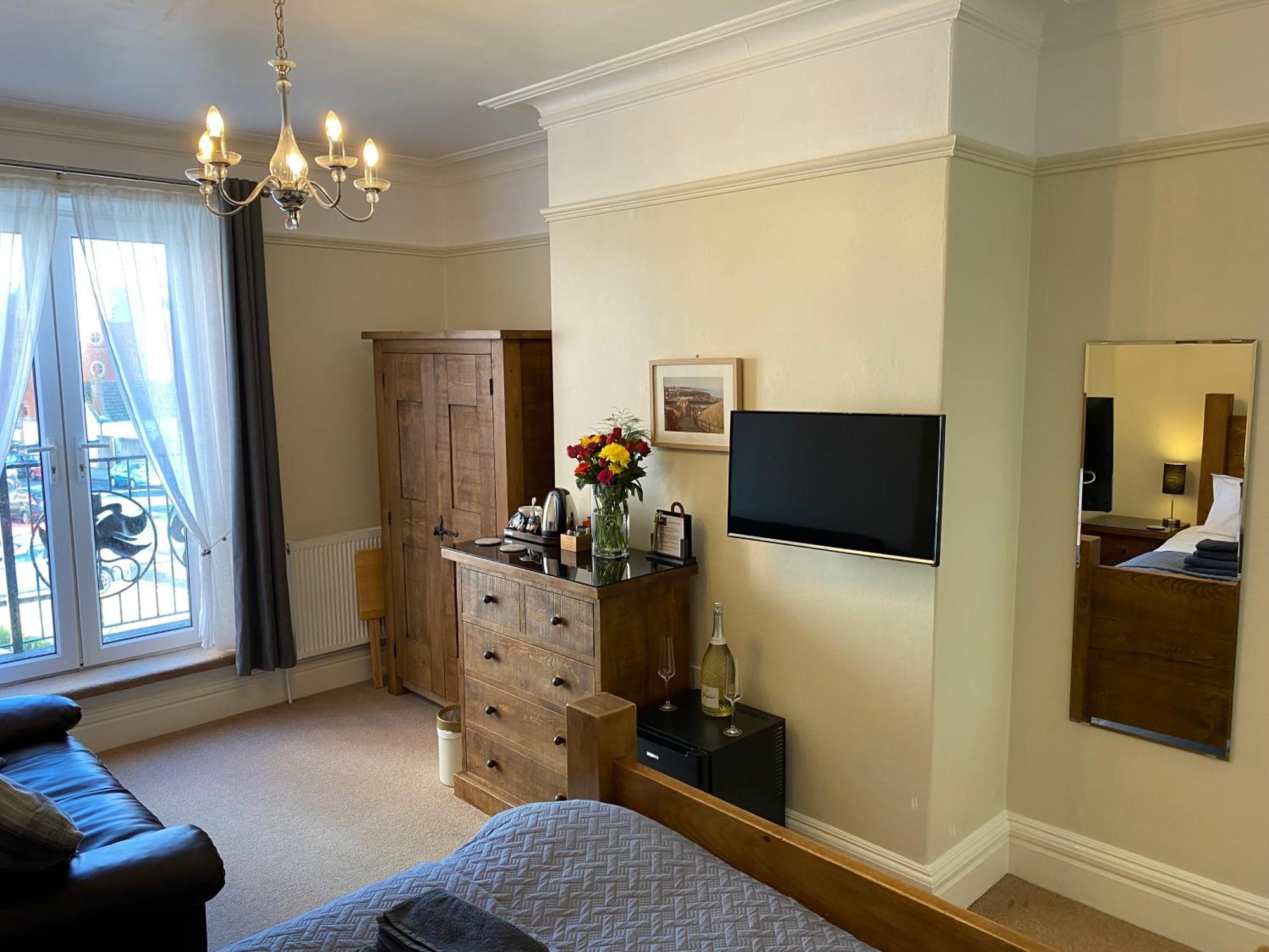 The Whalebone Arch Hotel Whitby Eksteriør billede