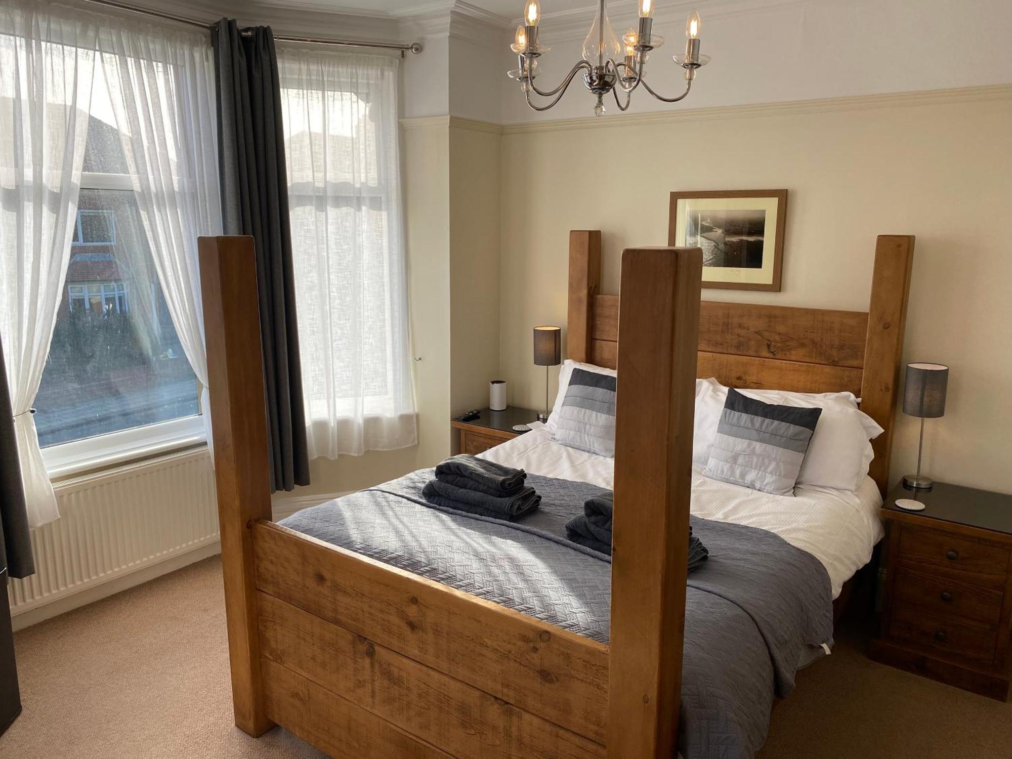 The Whalebone Arch Hotel Whitby Eksteriør billede